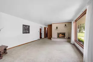 935 Marvelle Ln, Green Bay, WI 54304 - Photo 12