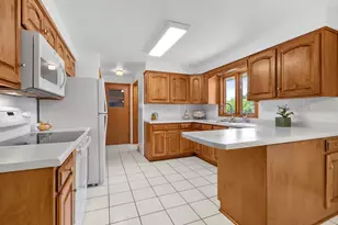 935 Marvelle Ln, Green Bay, WI 54304 - Photo 4