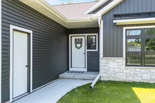 2005 E Ridgehaven Ln, Appleton, WI 54913 - Photo 2