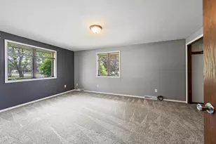 2440 Meadow Park Dr, Green Bay, WI 54311 - Photo 14