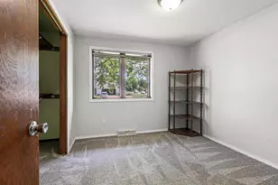 2440 Meadow Park Dr, Green Bay, WI 54311 - Photo 16