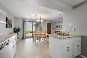 2440 Meadow Park Dr, Green Bay, WI 54311 - Photo 10