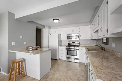 2440 Meadow Park Drive, Green Bay, WI 54311 - Photo 12