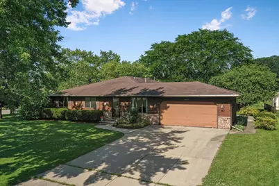 2440 Meadow Park Drive, Green Bay, WI 54311 - Photo 2