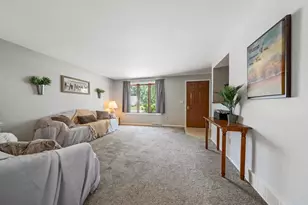 2440 Meadow Park Dr, Green Bay, WI 54311 - Photo 4