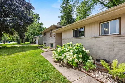 826 Fieldcrest Drive, Neenah, WI 54956 - Photo 2