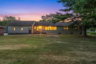 357 Jefferson St, Oconto, WI 54153 - Photo 2