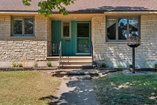 357 Jefferson St, Oconto, WI 54153 - Photo 4