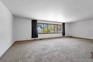 357 Jefferson St, Oconto, WI 54153 - Photo 6