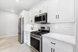 221 N Van Buren St, Green Bay, WI 54301 - Photo 8