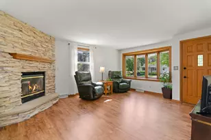 613 Clover Ln, Green Bay, WI 54301 - Photo 12