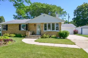 613 Clover Ln, Green Bay, WI 54301 - Photo 1