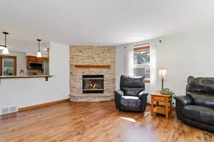 613 Clover Ln, Green Bay, WI 54301 - Photo 10