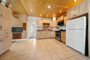 621 Lewis St, De Pere, WI 54115 - Photo 4