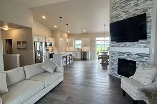 3700 Ridgecrest Ln, Kaukauna, WI 54130 - Photo 2