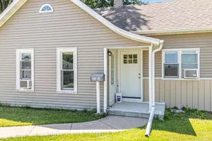 113 W 4th St, Kaukauna, WI 54130 - Photo 2