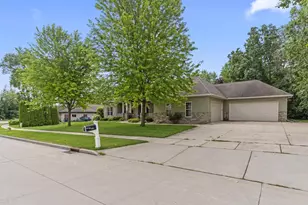 1055 Zacher Dr, Oshkosh, WI 54901 - Photo 1