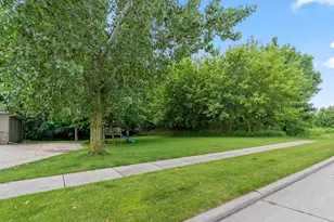 1055 Zacher Dr, Oshkosh, WI 54901 - Photo 36