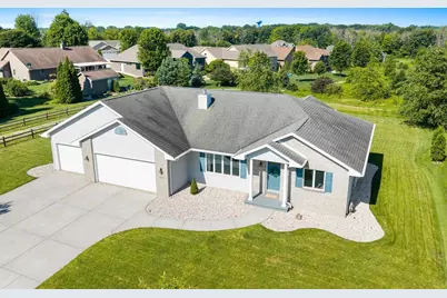 1475 Buckys, Green Bay, WI 54313 - Photo 2