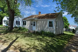 722 Roosevelt St, Menasha, WI 54952 - Photo 2