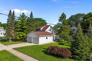 906 Grand St, Oshkosh, WI 54901 - Photo 4