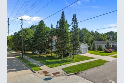 906 Grand Street, Oshkosh, WI 54901 - Photo 2