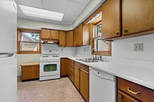 906 Grand St, Oshkosh, WI 54901 - Photo 28