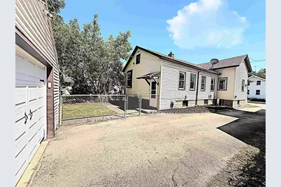 320 E Parkway Avenue, Oshkosh, WI 54901 - Photo 2