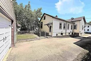 320 E Parkway Ave, Oshkosh, WI 54901 - Photo 2