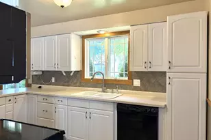 1137 W Roberts Ave, Appleton, WI 54914 - Photo 6