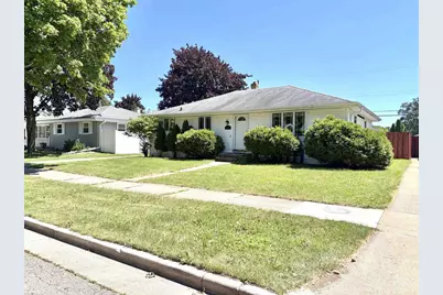 1137 W Roberts Avenue, Appleton, WI 54914 - Photo 2