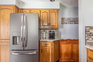 1006 Woodland Ct, Kaukauna, WI 54130 - Photo 8