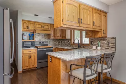 1006 Woodland Court, Kaukauna, WI 54130 - Photo 6