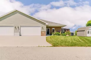 320D E Evergreen Dr, Kaukauna, WI 54130 - Photo 2