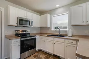 1028 Durham Ln, Menasha, WI 54952 - Photo 12