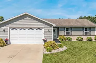 1028 Durham Ln, Menasha, WI 54952 - Photo 1