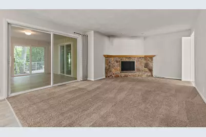 W6425 Lakeview Court, Menasha, WI 54952 - Photo 10