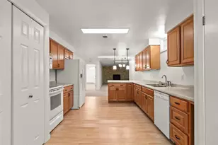 W6425 Lakeview Ct, Menasha, WI 54952 - Photo 22
