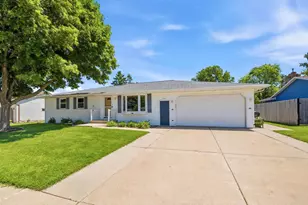 921 Outward Ave, De Pere, WI 54115 - Photo 2