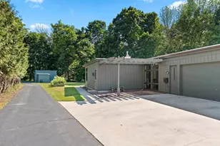 1004 W Crescent Dr, Manitowoc, WI 54220 - Photo 70