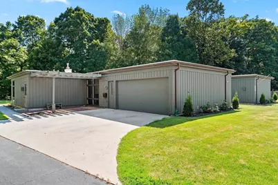 1004 W Crescent Drive, Manitowoc, WI 54220 - Photo 2