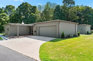1004 W Crescent Dr, Manitowoc, WI 54220 - Photo 2