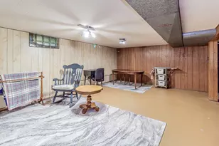 1718 S Pearl St, New London, WI 54961 - Photo 24