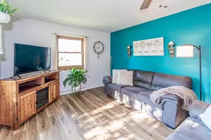 1718 S Pearl St, New London, WI 54961 - Photo 2
