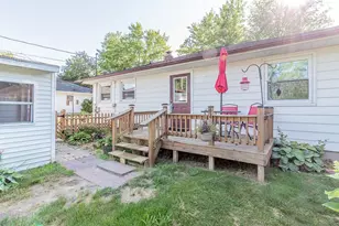 1718 S Pearl St, New London, WI 54961 - Photo 30