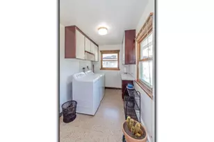 1718 S Pearl St, New London, WI 54961 - Photo 20