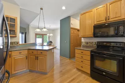 8 Hampton Court, Fond du Lac, WI 54935 - Photo 4