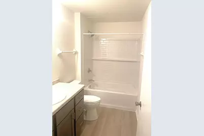121 W North Street #27, Waukesha, WI 53188 - Photo 6