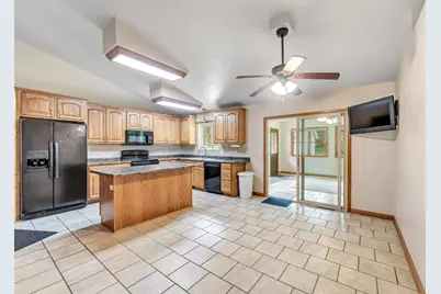 3533 Leeds Castle Drive, Green Bay, WI 54313 - Photo 6