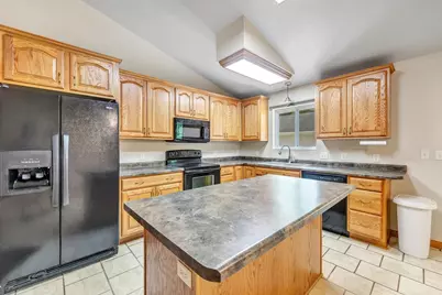 3533 Leeds Castle Drive, Green Bay, WI 54313 - Photo 10